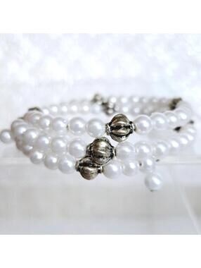 White Silver Tone Beaded Wire Bracelet